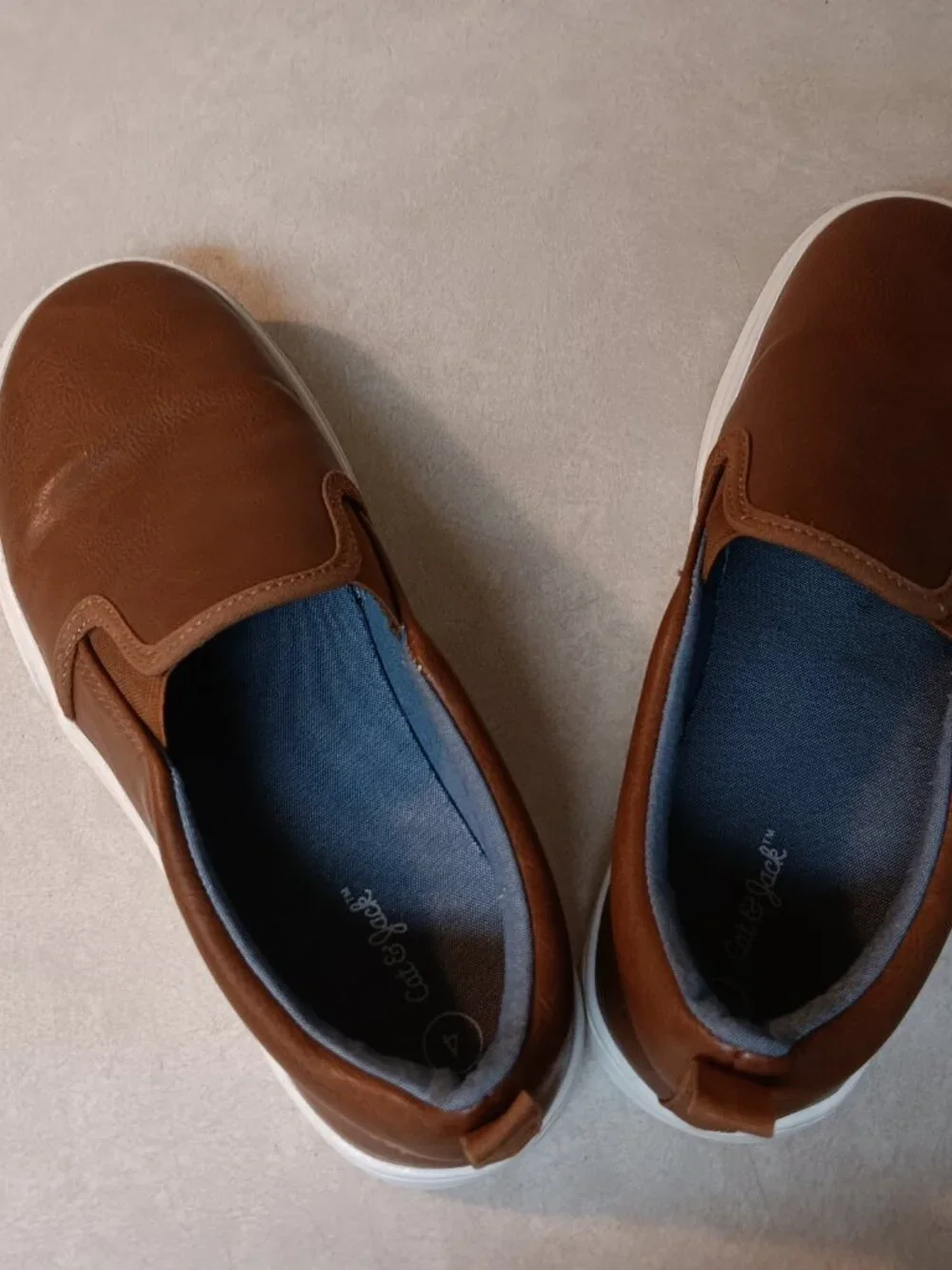 Cat and Jack Girls Faux Leather Loafers Size 4